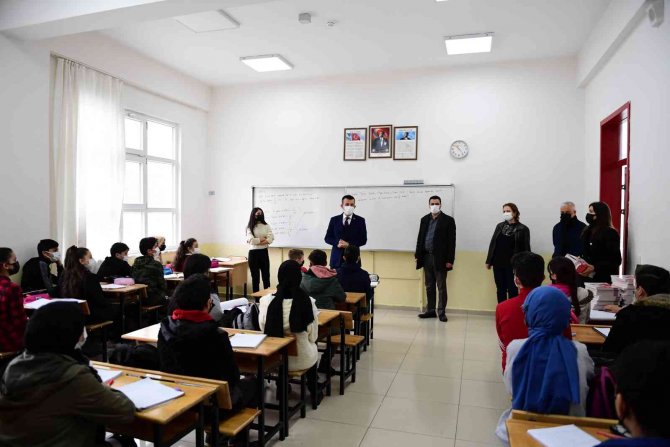 Altındağlı Öğrencilere Kitap Desteği