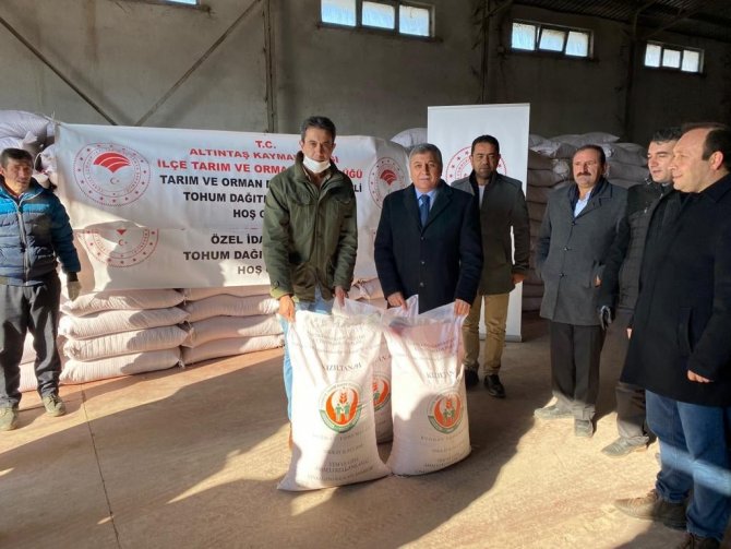 Altıntaş’ta Selden Zarar Gören Çiftçilere Buğday Tohumu Desteği