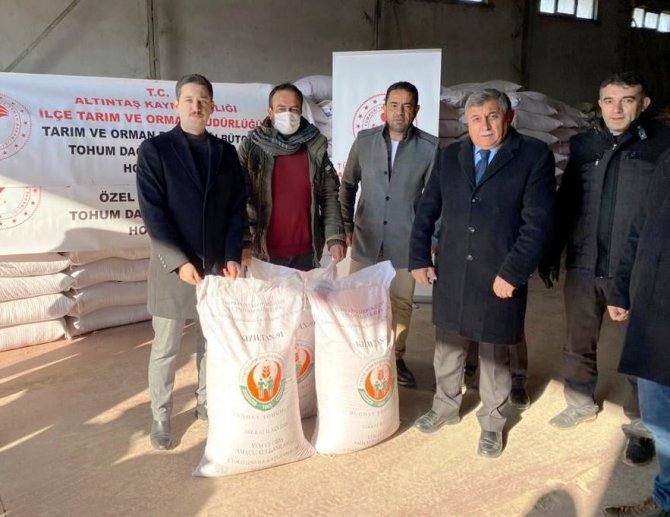Altıntaş’ta Selden Zarar Gören Çiftçilere Buğday Tohumu Desteği