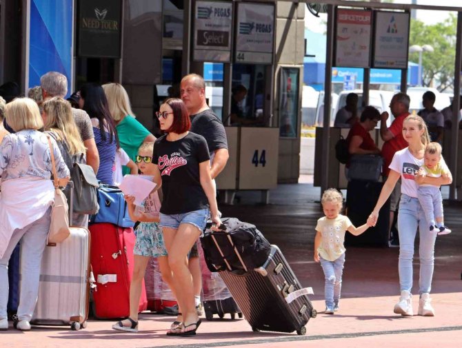 Antalya’ya Gelen Turist Sayısı 9 Milyonu Geçti