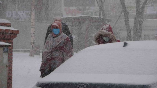 Ardahan’ın Posof İlçesinde Köy Yolları Kapandı, Okullar Tatil Edildi