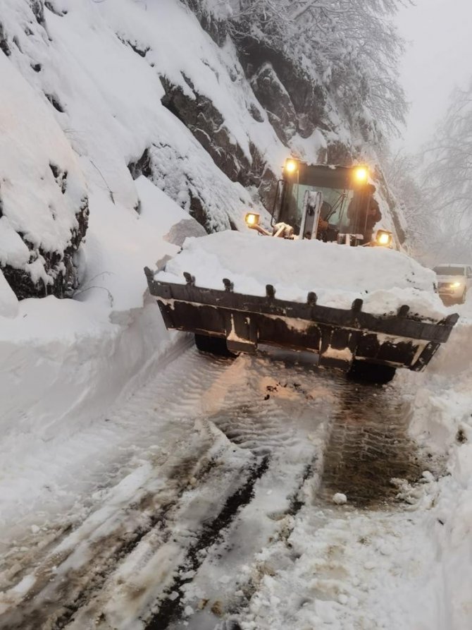 Karda Mahsur Kalan 3 Gsm Operatörü Personeli Kurtarıldı