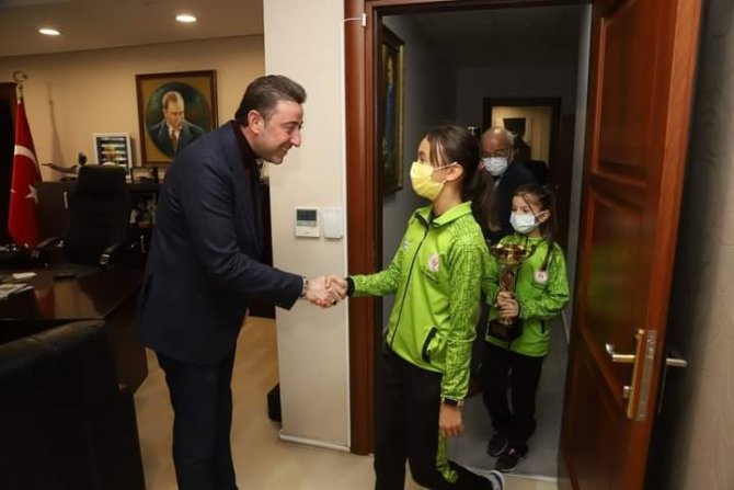 Genç Sporculardan Başkan Tosun’a Ziyaret