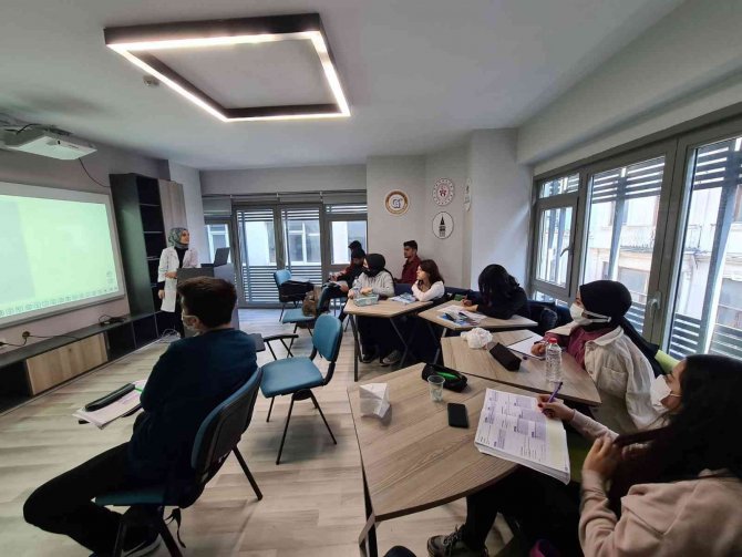 Beyoğlu’nda Üniversite Adaylarına Sınav Öncesi Ve Sonrasında Tam Destek