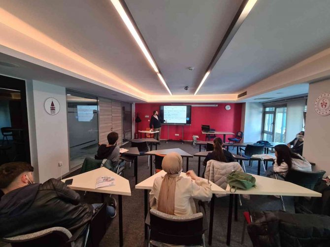 Beyoğlu’nda Üniversite Adaylarına Sınav Öncesi Ve Sonrasında Tam Destek