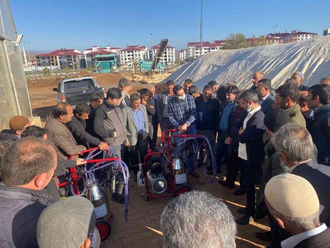 Bingöl’de Çiftçilere Yüzde 80 Hibeli 162 Adet Süt Sağım Makinesi Dağıtıldı