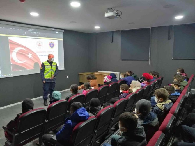 Jandarmadan Öğrencilere Trafik Eğitimi