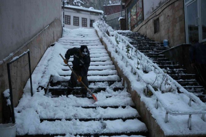 Bitlis’te 258 Köy Yolu Ulaşıma Kapandı