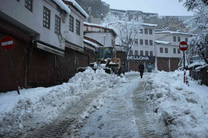 Bitlis’te 258 Köy Yolu Ulaşıma Kapandı
