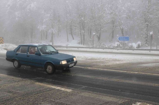 Bolu Dağı’nda Kar Ve Sis Etkili Oluyor