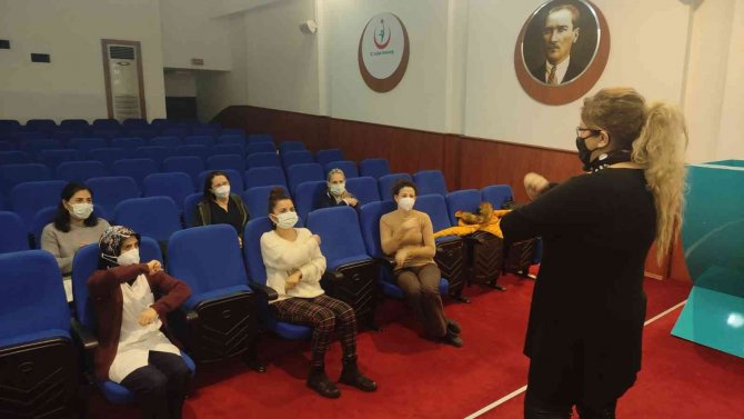 Sağlık Çalışanları İşaret Dili Öğreniyor