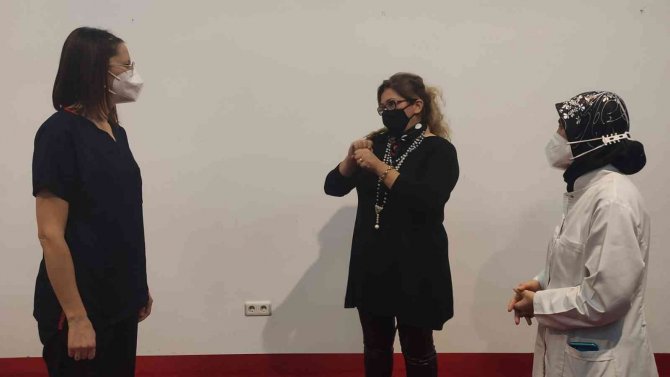 Sağlık Çalışanları İşaret Dili Öğreniyor