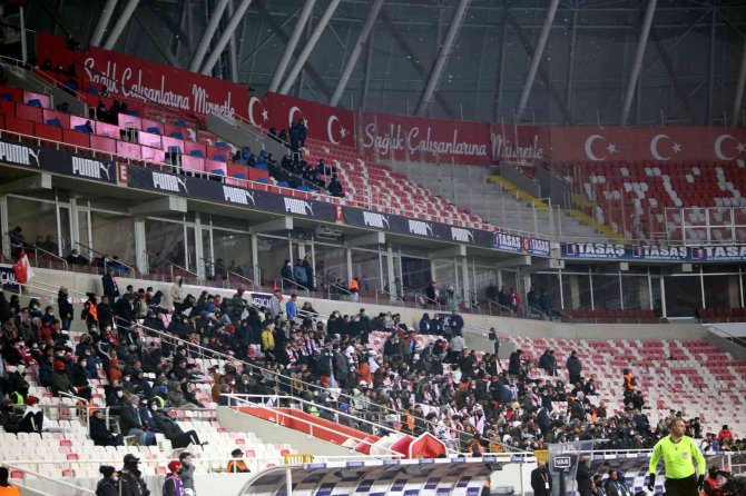 Sivassporlu Taraftarlar Rizespor Maçına İlgi Göstermedi