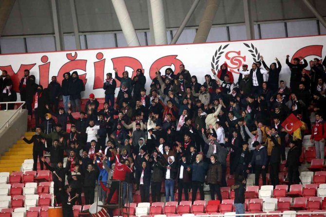 Sivassporlu Taraftarlar Rizespor Maçına İlgi Göstermedi