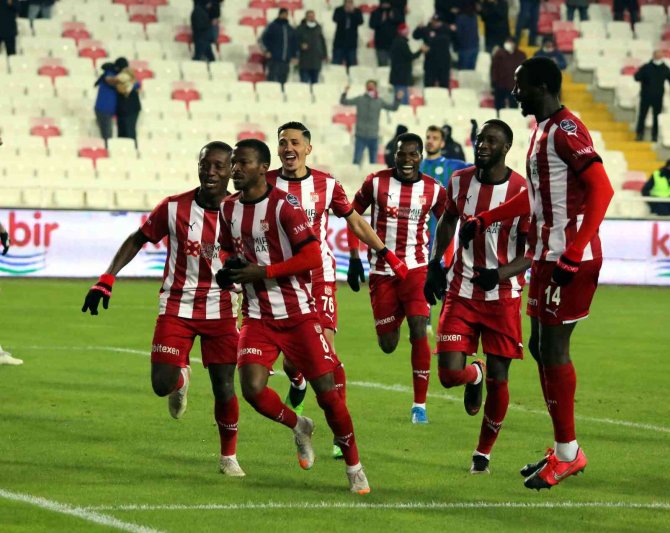 Sivasspor’da Kayode, Gol Sayısını 3’e Yükseltti