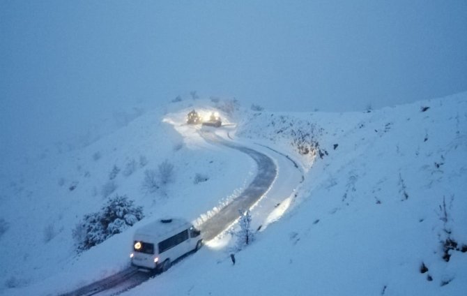 Diyarbakır’da Yürütülen Çalışmalarla Yollar Kardan Kapanmaktan Engellendi