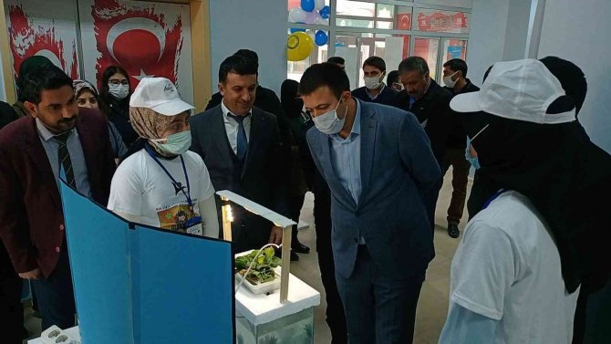Dicleli Öğrenciler Projelerini Tübi̇tak Fuarında Sergiledi