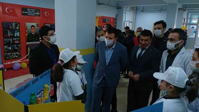 Dicleli Öğrenciler Projelerini Tübi̇tak Fuarında Sergiledi