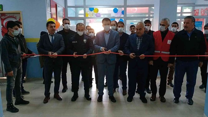 Dicleli Öğrenciler Projelerini Tübi̇tak Fuarında Sergiledi