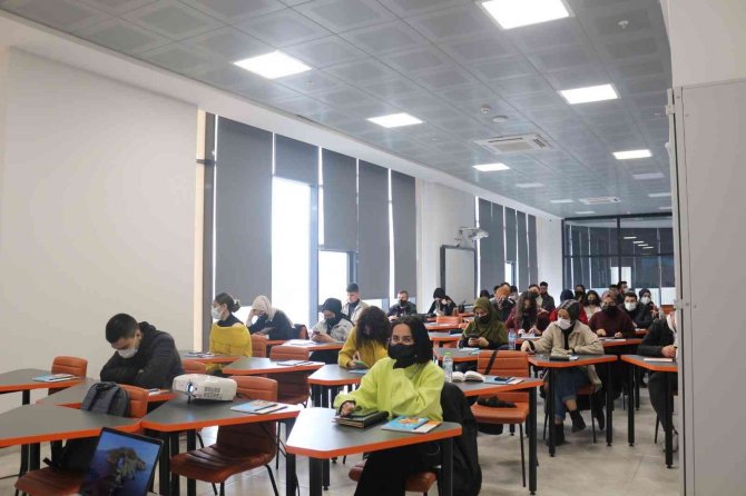Düzce Üniversitesi Öğrenci Topluluklarına Eğitim Verdi