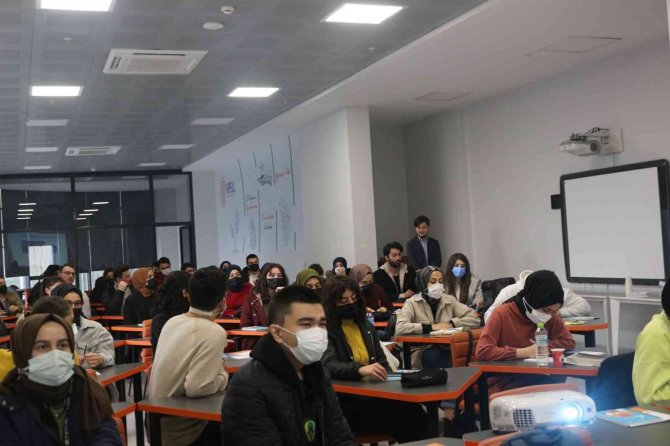 Düzce Üniversitesi Öğrenci Topluluklarına Eğitim Verdi