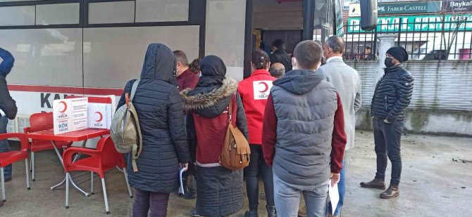 Öğrencilerin Duyarlı Davetine Koşan Veliler, Kan Vermek İçin Yarışa Girdi