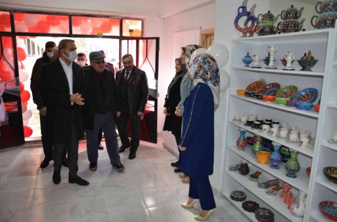 Emet’te Kadın Kooperatifinin Seramik Atölyesi Hizmete Girdi