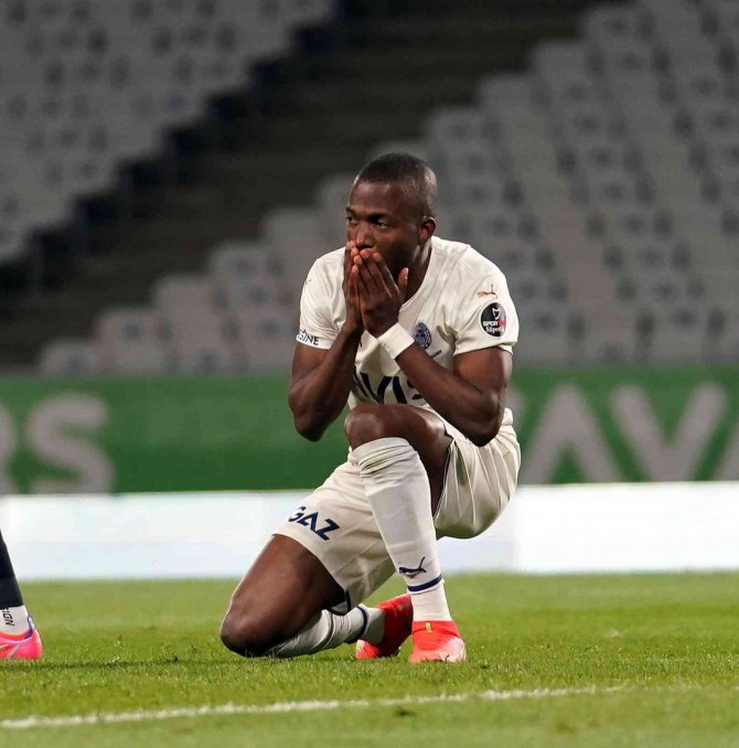 Valencia 6 Maç Sonra 11’de