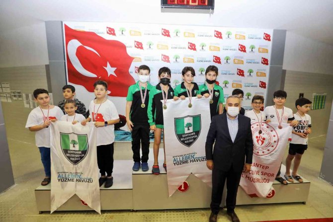 Kulaçlar, 25 Aralık Kurtuluş Günü İçin Atıldı
