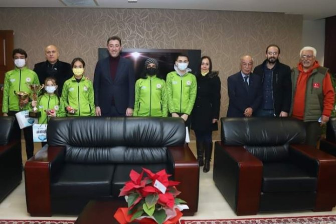 Genç Sporculardan Başkan Tosun’a Ziyaret