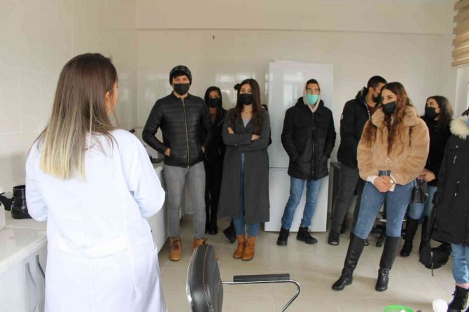Giresun Üniversitesi Öğrencileri Erzincan’da Bulunan Kan Analiz Laboratuvarını İnceledi