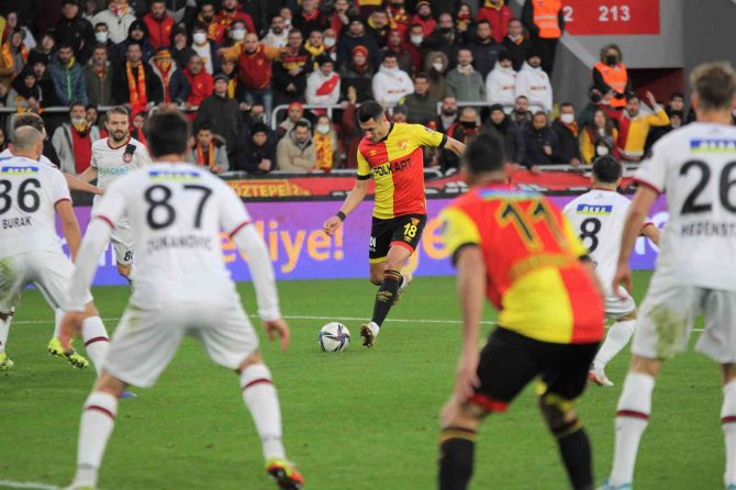 Göztepe’de 4 Futbolcu Kart Sınırında