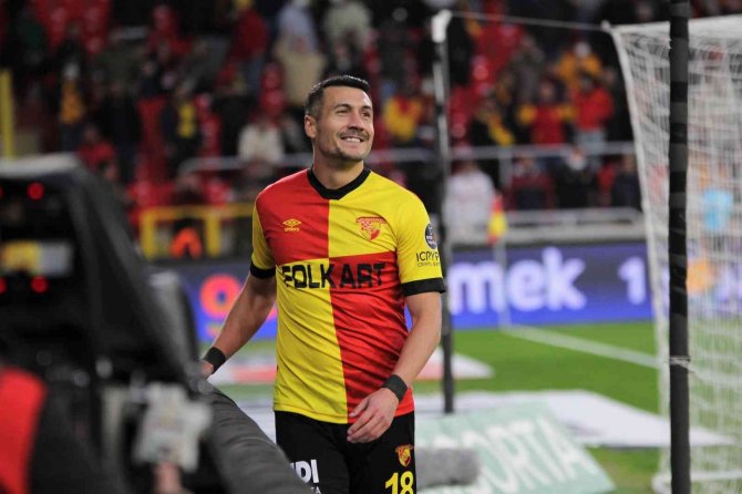 Göztepe’de 4 Futbolcu Kart Sınırında