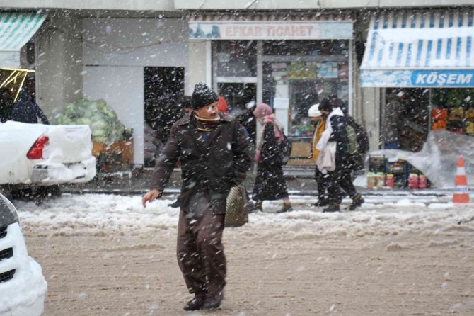 Şemdinli’de Kar Yoğun Kar Yağışı