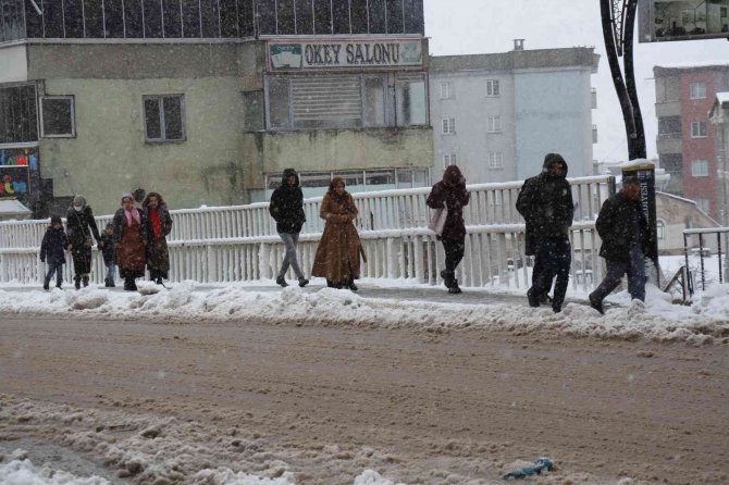 Şemdinli’de Kar Yoğun Kar Yağışı