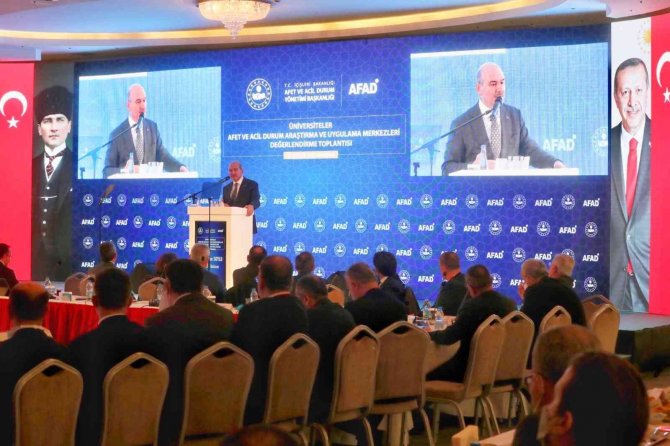 Bakan Soylu: “Angelina Jolie Fotoğrafıyla Göç Meselesini Çözmeye Çalıştılar”