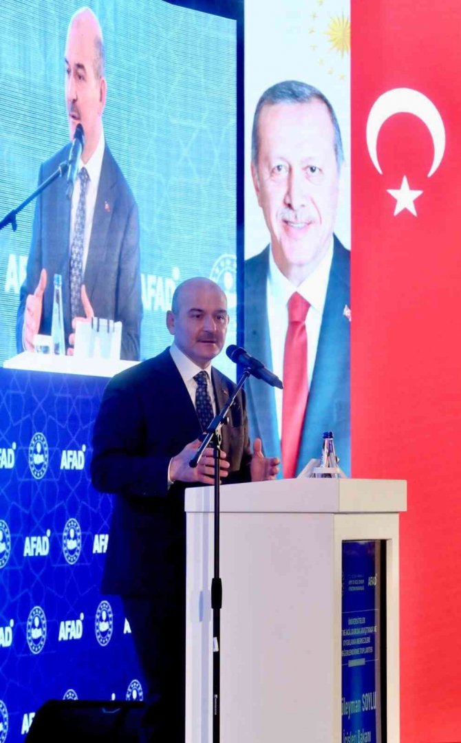 Bakan Soylu: “Angelina Jolie Fotoğrafıyla Göç Meselesini Çözmeye Çalıştılar”