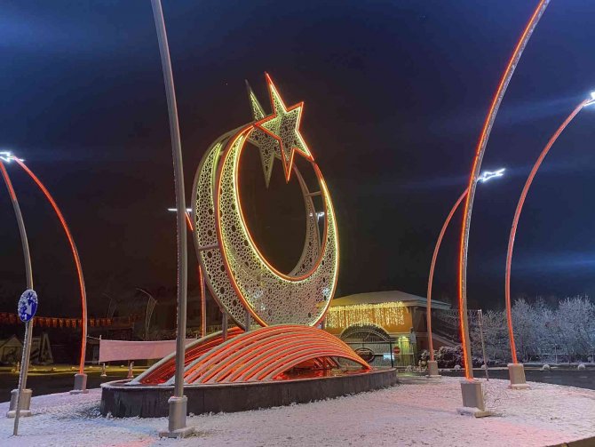 İ̇stanbul’da Yüksek Kesimler Beyaza Büründü