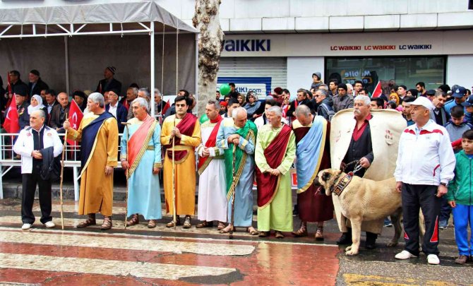 “Eshab-ı Kehf”i Tanıtmak İçin 11 Yıldır Türkiye’yi Geziyorlar