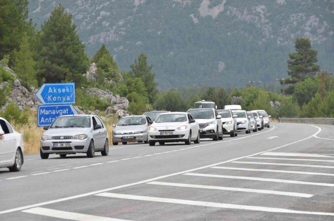 Antalya’da Trafiğe Kayıtlı Araç Sayısı 1 Milyon 215 Bin 731 Oldu