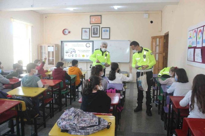Öğrencilere Trafik Güvenliği Eğitimi