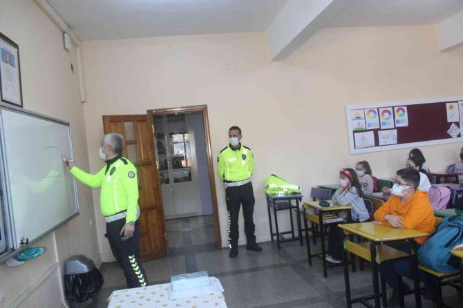 Öğrencilere Trafik Güvenliği Eğitimi