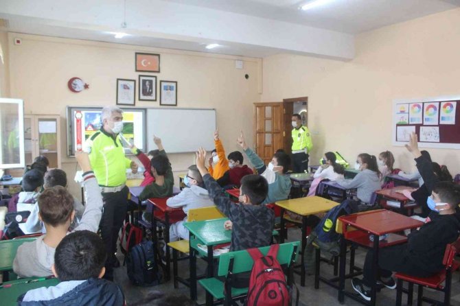 Öğrencilere Trafik Güvenliği Eğitimi