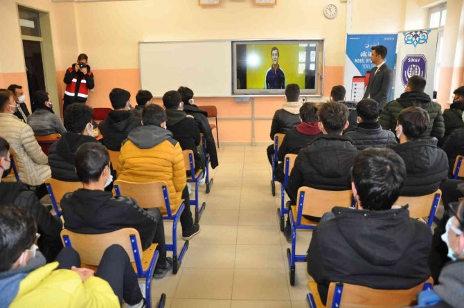 Göç İ̇daresi Müdürlüğü’nden Liseli Gençlere Uyum Semineri