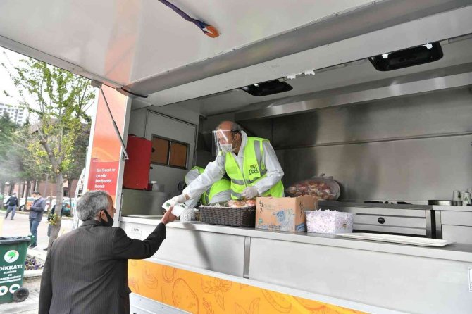 Mamak Belediyesi 1 Yılda 773 Bin Bardak Çorba Dağıttı