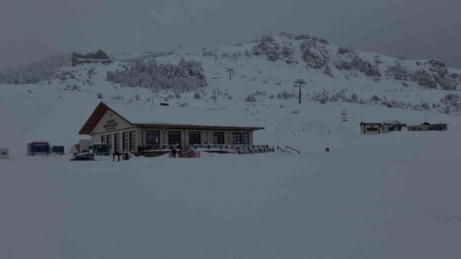 Keltepe Kayak Merkezi’nde Kar Kalınlığı 1 Metreye Ulaştı