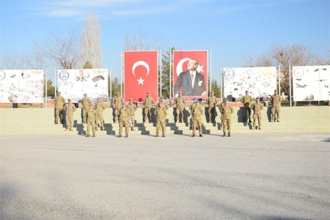 Msb: “49’uncu Dönem Statik Paraşüt Atlatıcı Ve Yer Ekip Komutanlığı Kursu Başarıyla İcra Edildi”