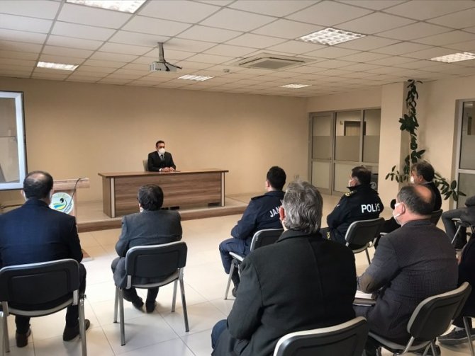 Burhaniye’de Muhtarlar Koronavirüs Gündemi İle Toplandı