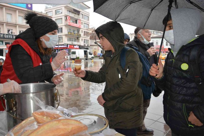 Sarıkamış Şehitleri İçin Hoşaf Ve Ekmek Dağıtıldı