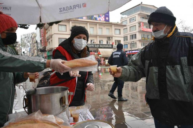 Sarıkamış Şehitleri İçin Hoşaf Ve Ekmek Dağıtıldı